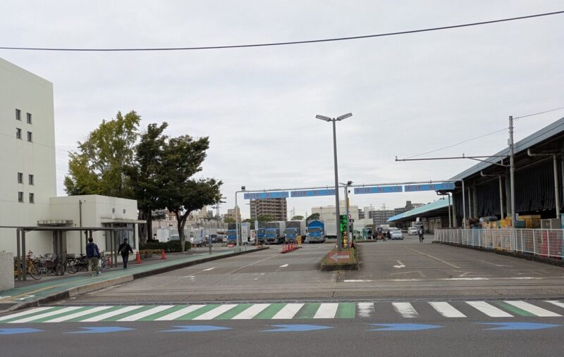 船橋市場正門