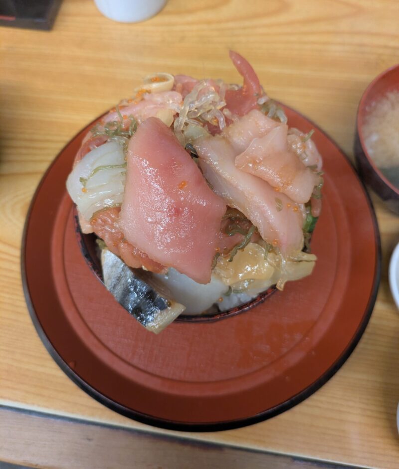 船橋市場　三代目田久保食堂　こぼれ海鮮丼