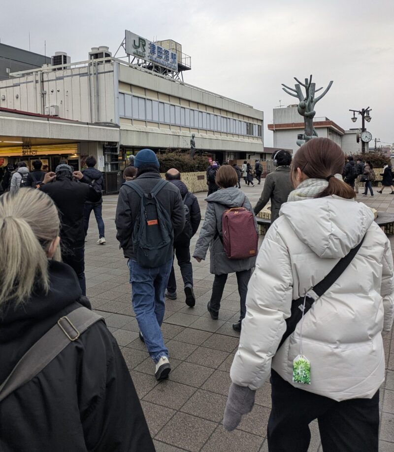 津田沼駅通勤ラッシュ 津田沼駅に向かう人の波