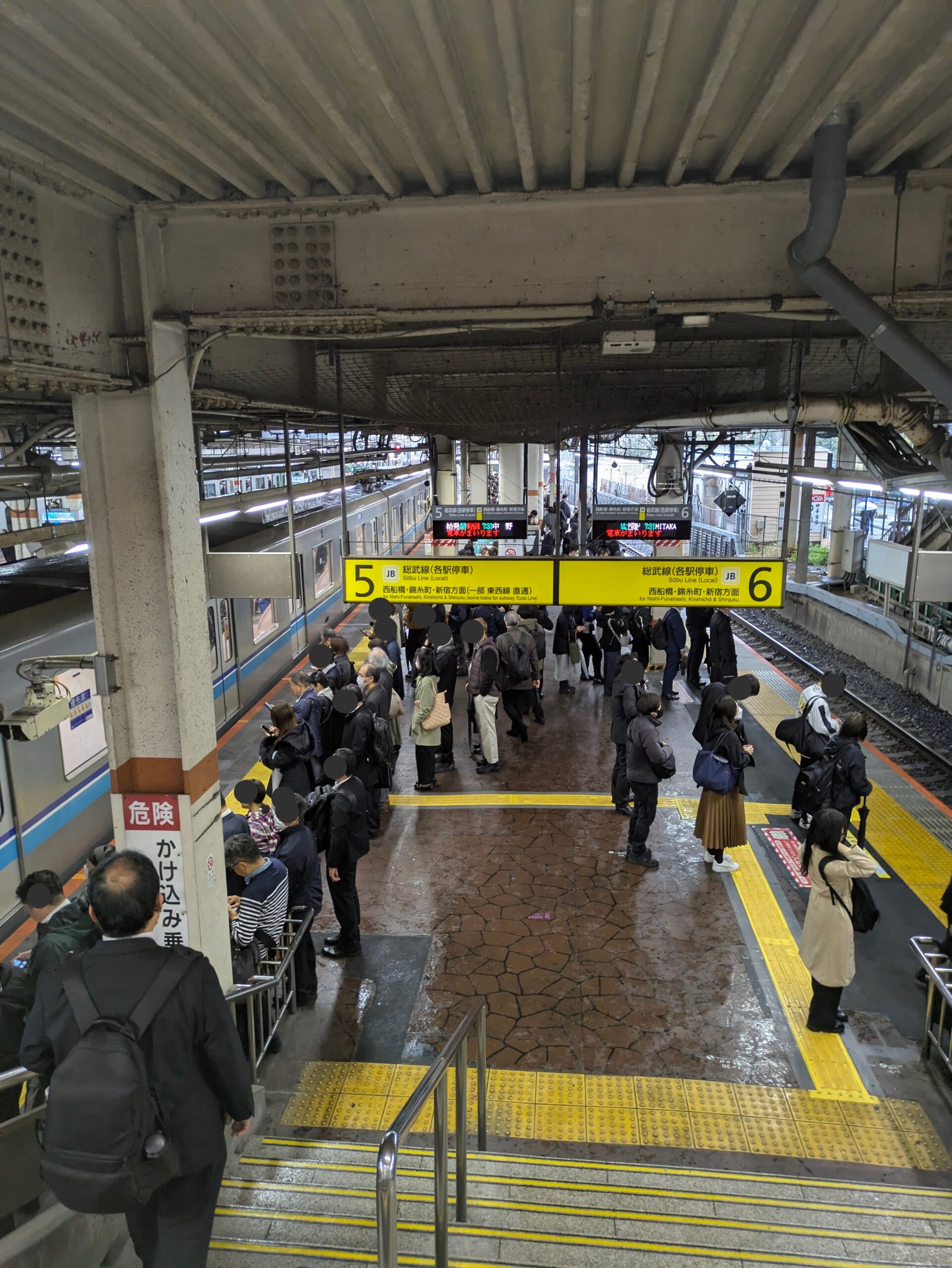 津田沼駅通勤ラッシュ