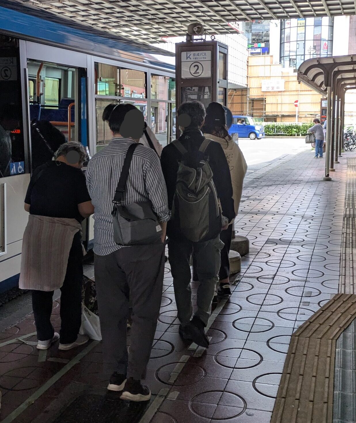 津田沼駅北口バス乗り場2番乗り場・誤乗車防止のための列